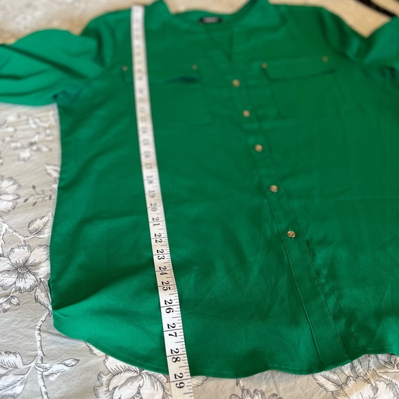 Premise Studio Green blouse - Picture 9 of 13